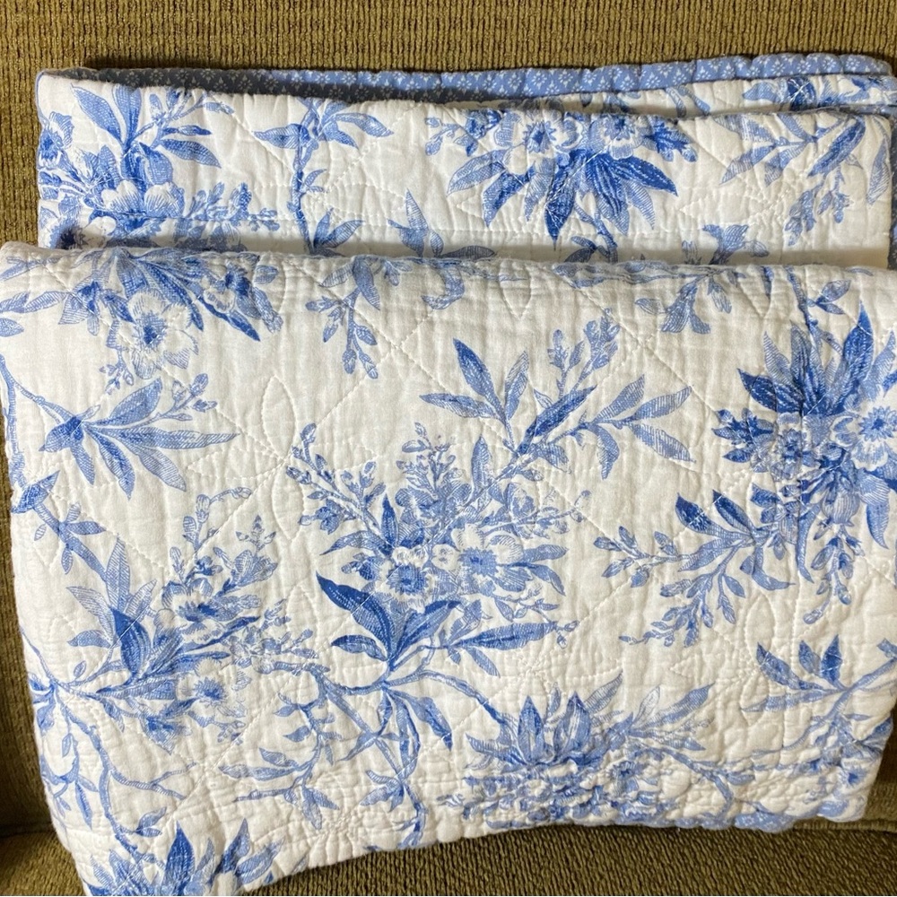 Laura Ashley king size pillow shams